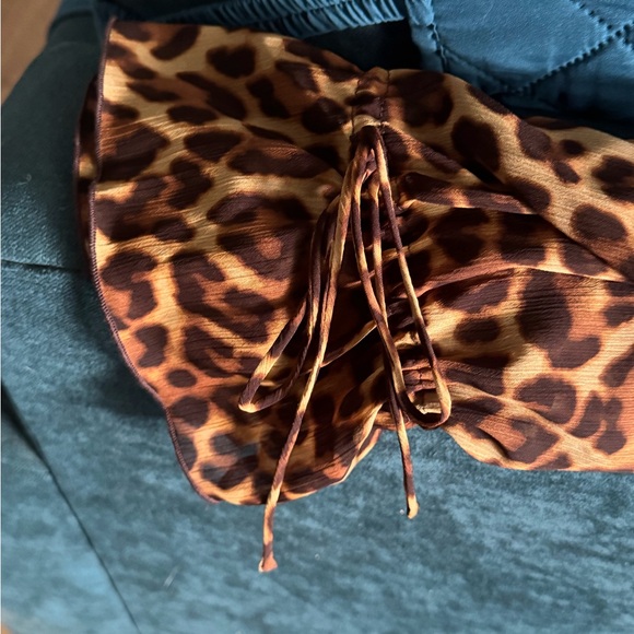 Leopard Print Ruffle V-Neck Blouse - - Picture 4 of 5